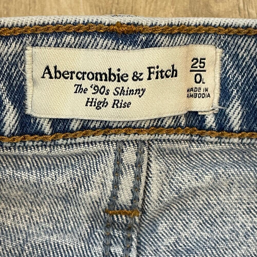 Abercrombie 90s High Rise Cutoff Shorts Light Wash Raw Hem Vintage Style - Picture 2 of 9